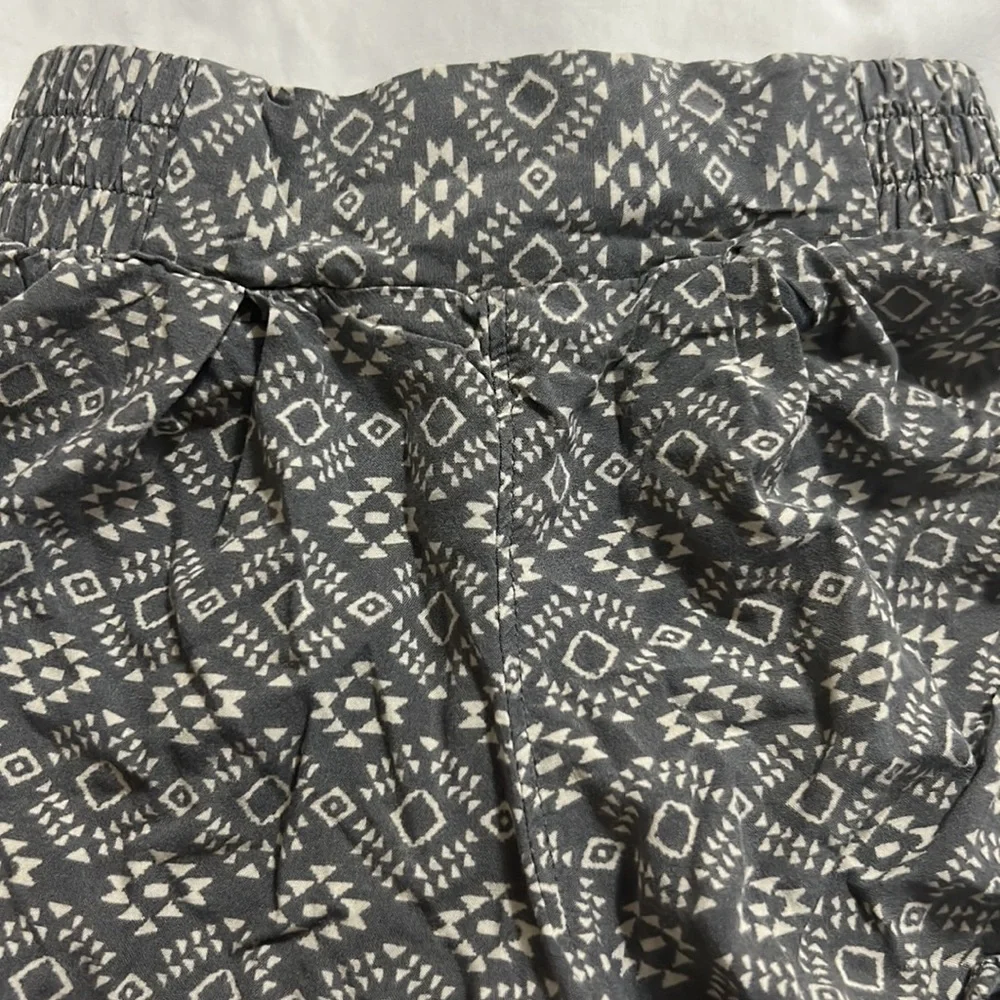 Old Navy grey white